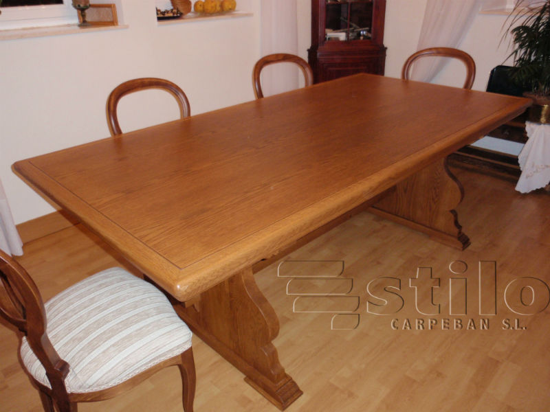 Mesa de estilo castellano en madera de Roble. Carpintera Ebanistera Carpeban en Salamanca, somos profesionales.